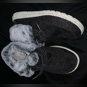 Hey dude shows brand new never worn size 8